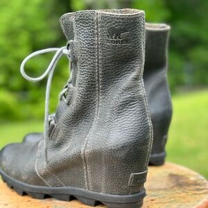 Sorel Wedge Boots Size 9.5 ~black